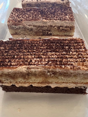 TIRAMISU CAKE BAR